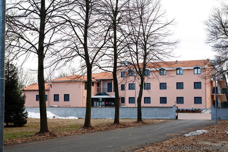 אולג'ו Hotel Villa Delle Rose - Malpensa מראה חיצוני תמונה