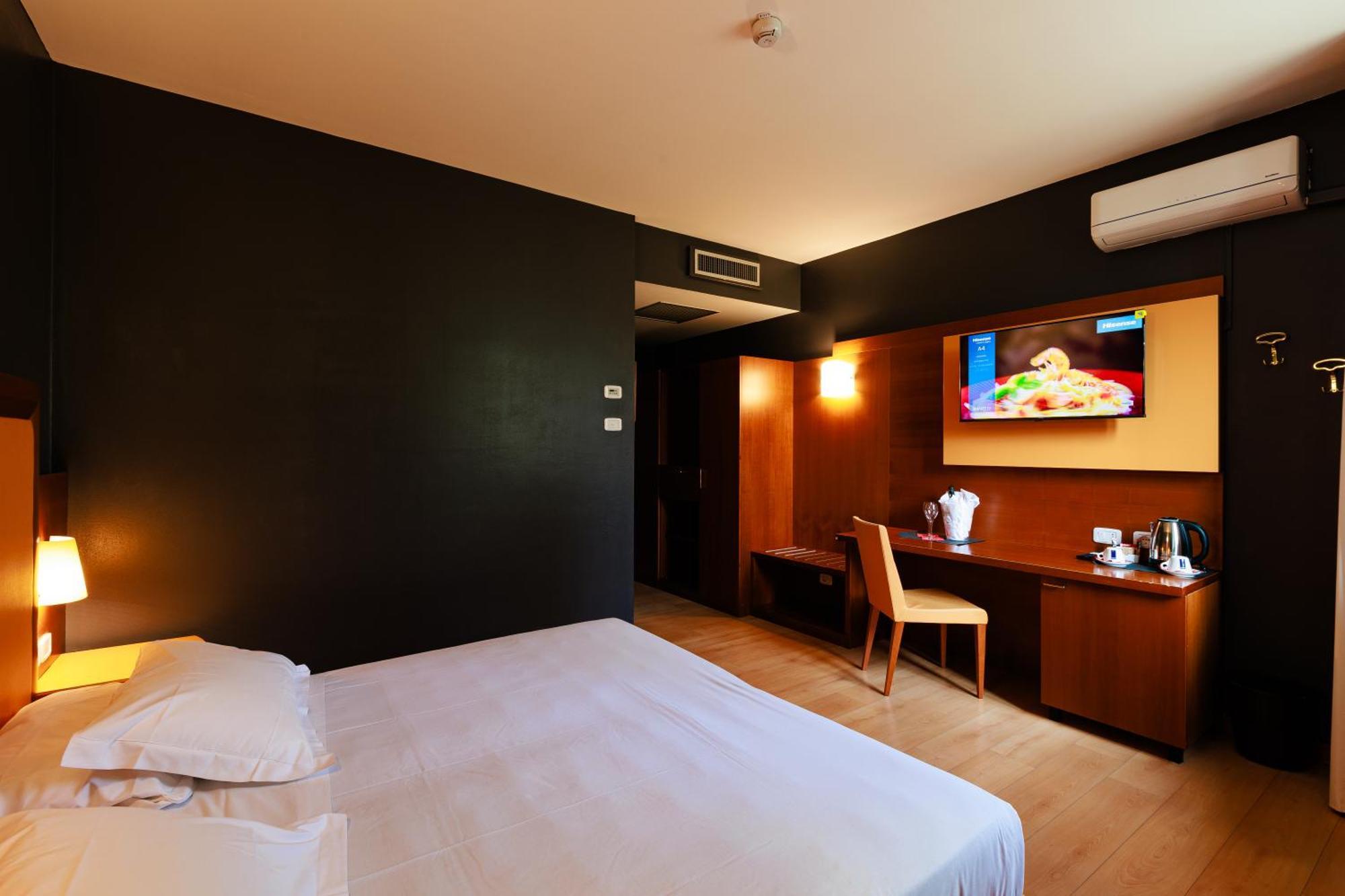 אולג'ו Hotel Villa Delle Rose - Malpensa מראה חיצוני תמונה