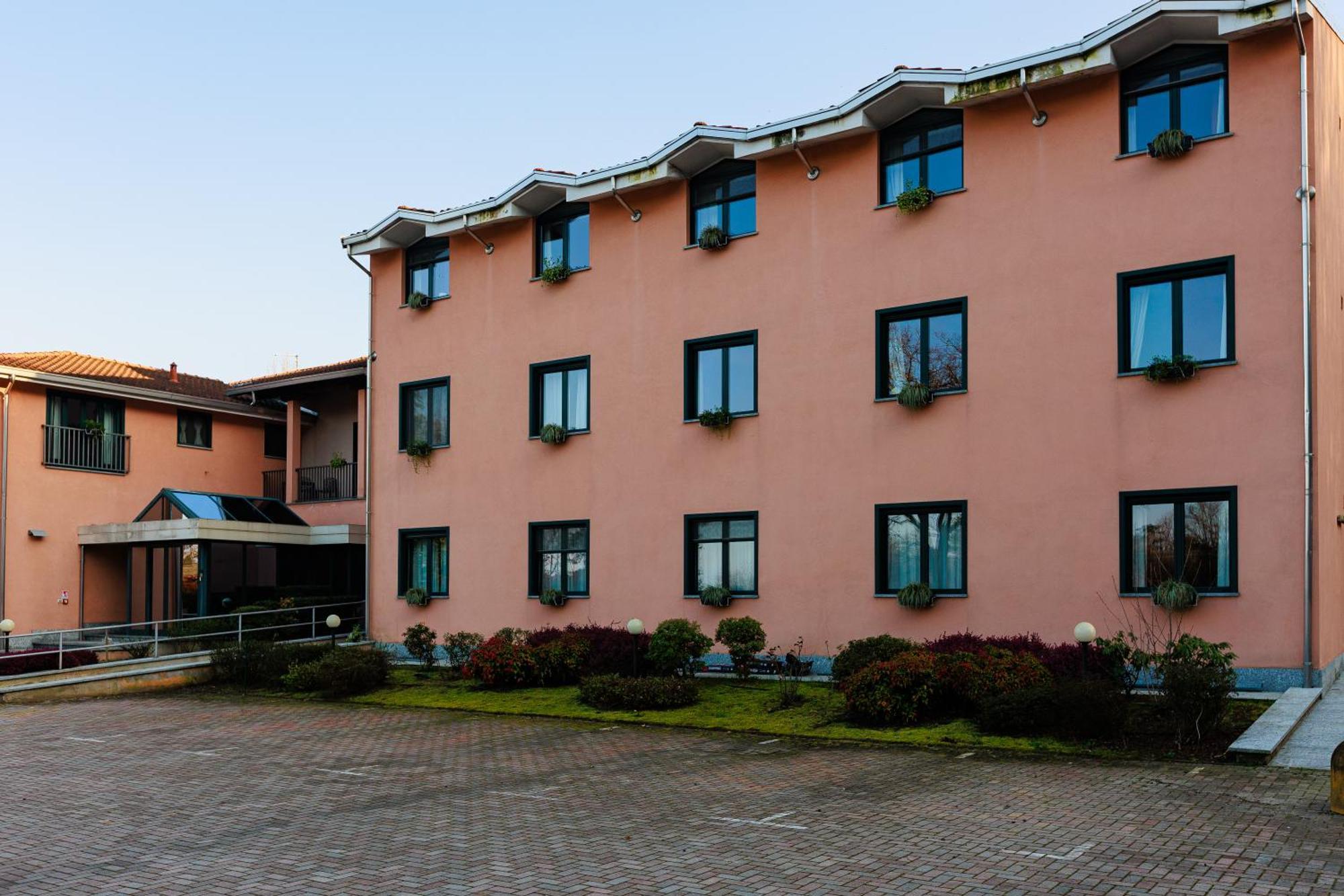 אולג'ו Hotel Villa Delle Rose - Malpensa מראה חיצוני תמונה