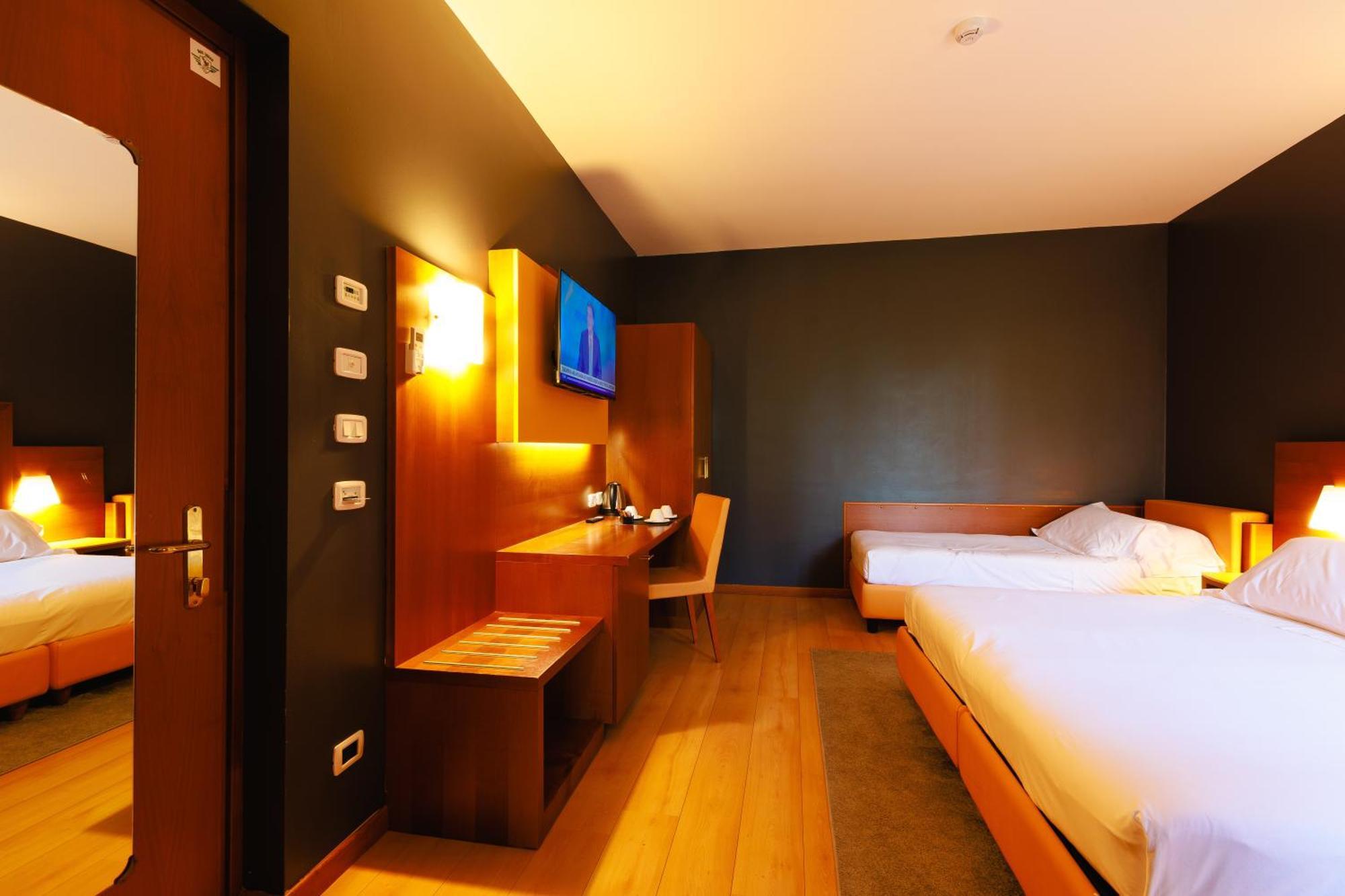 אולג'ו Hotel Villa Delle Rose - Malpensa מראה חיצוני תמונה