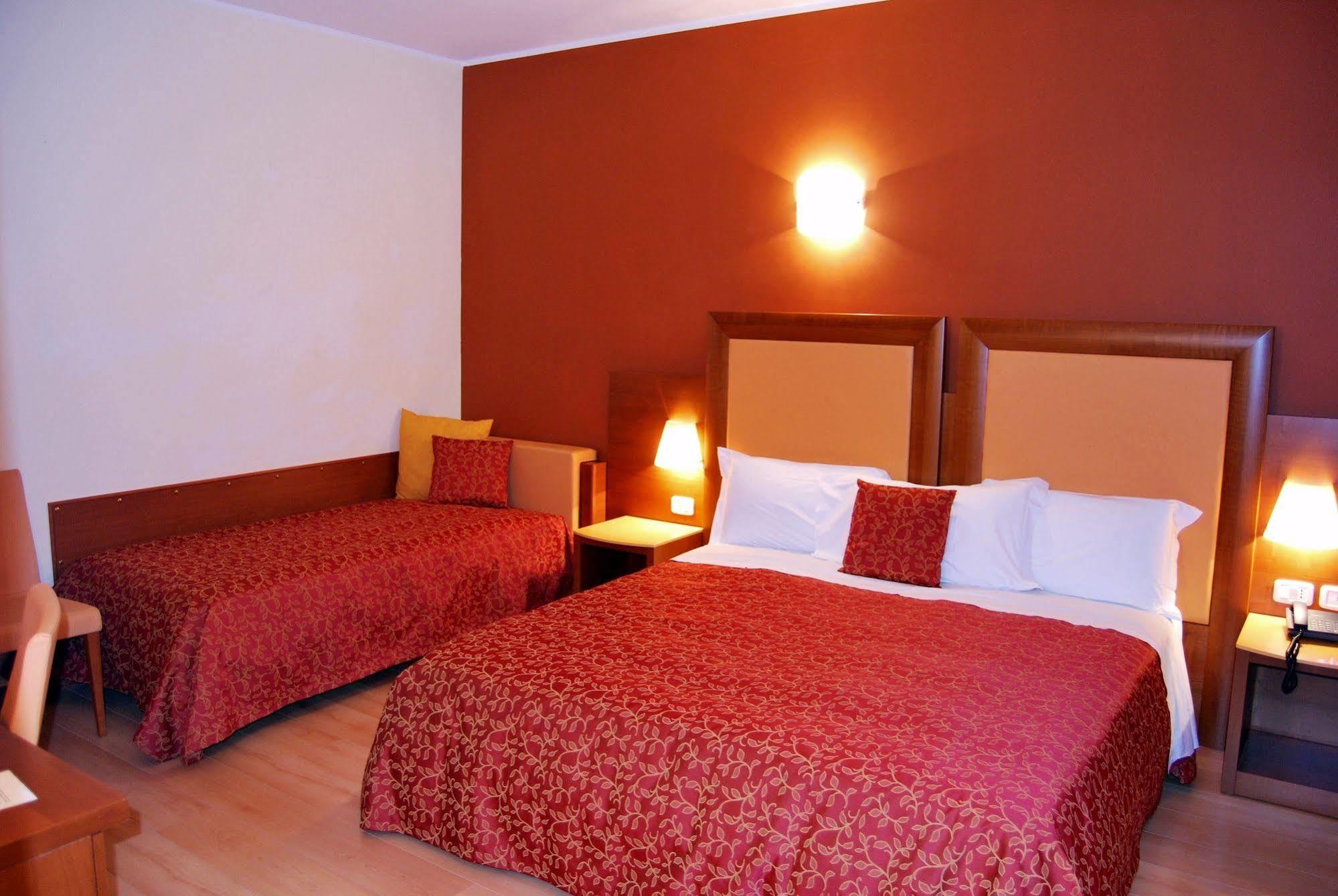 אולג'ו Hotel Villa Delle Rose - Malpensa מראה חיצוני תמונה