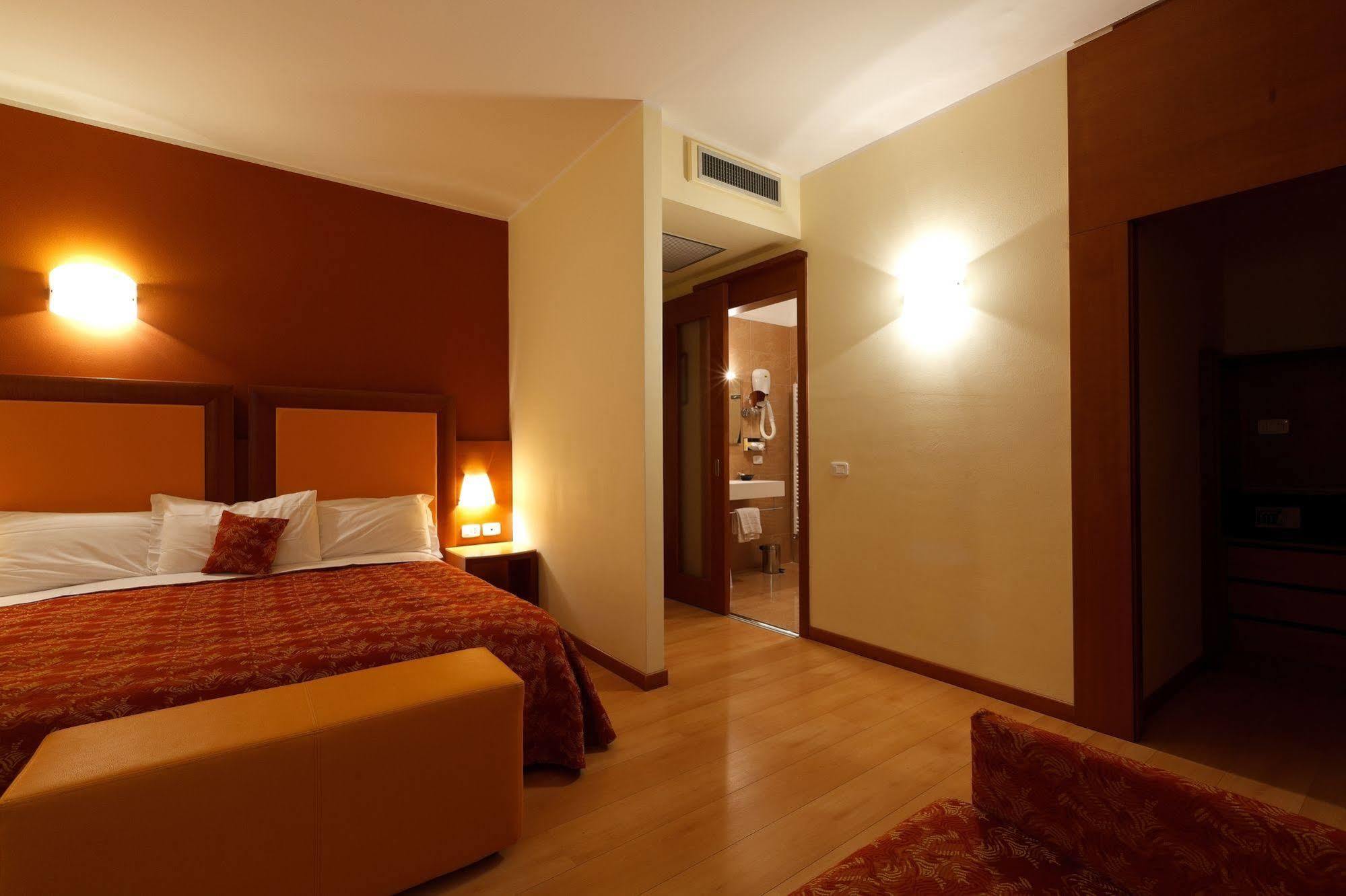 אולג'ו Hotel Villa Delle Rose - Malpensa מראה חיצוני תמונה