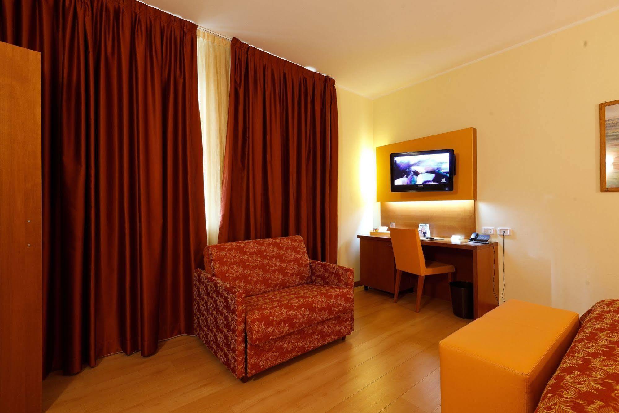 אולג'ו Hotel Villa Delle Rose - Malpensa מראה חיצוני תמונה